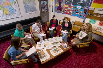 Students participating in a seminar (© Glyn Davies)
