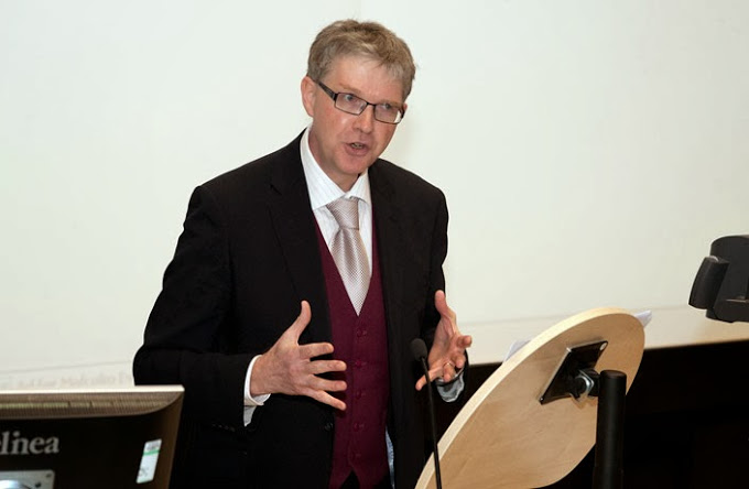 Athro Malcolm Evans OBE yn rhoi darlith ar 'Freedom of thought, conscience and religion - the right that lost its way?', Ionawr 2012