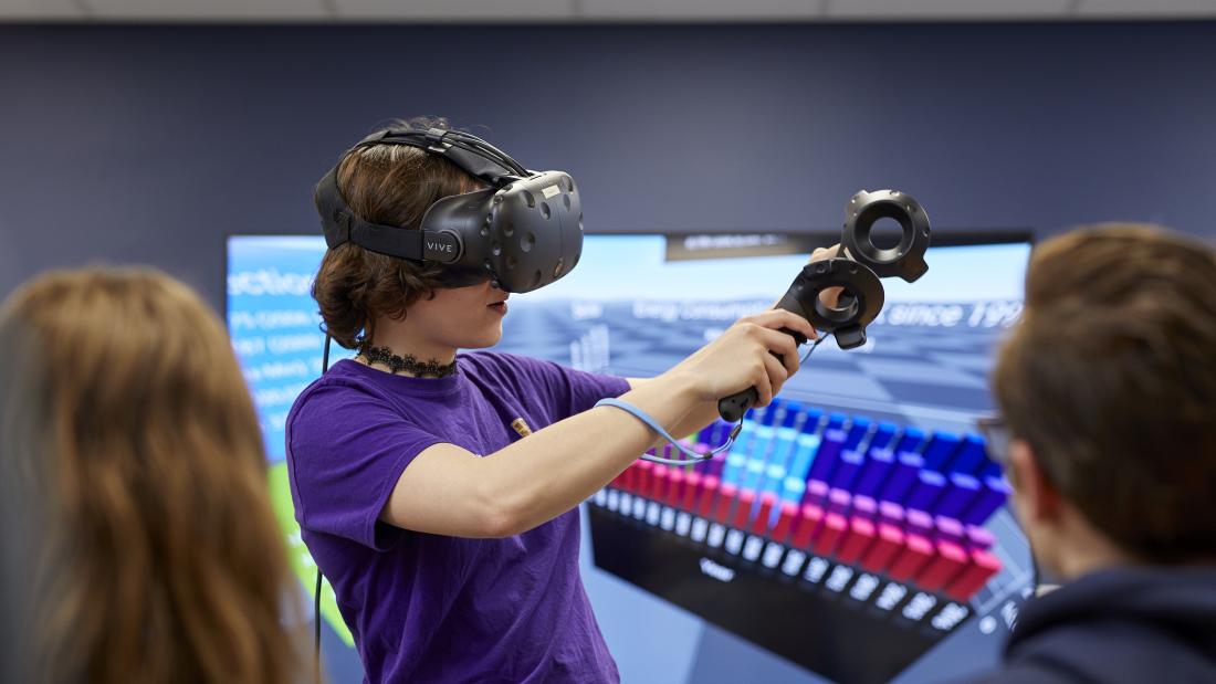 Students working with a Virtual Reality headset