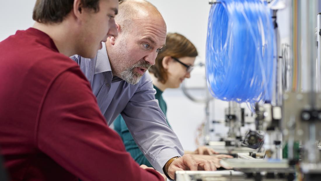 lecturer teaching computer science engineering student 