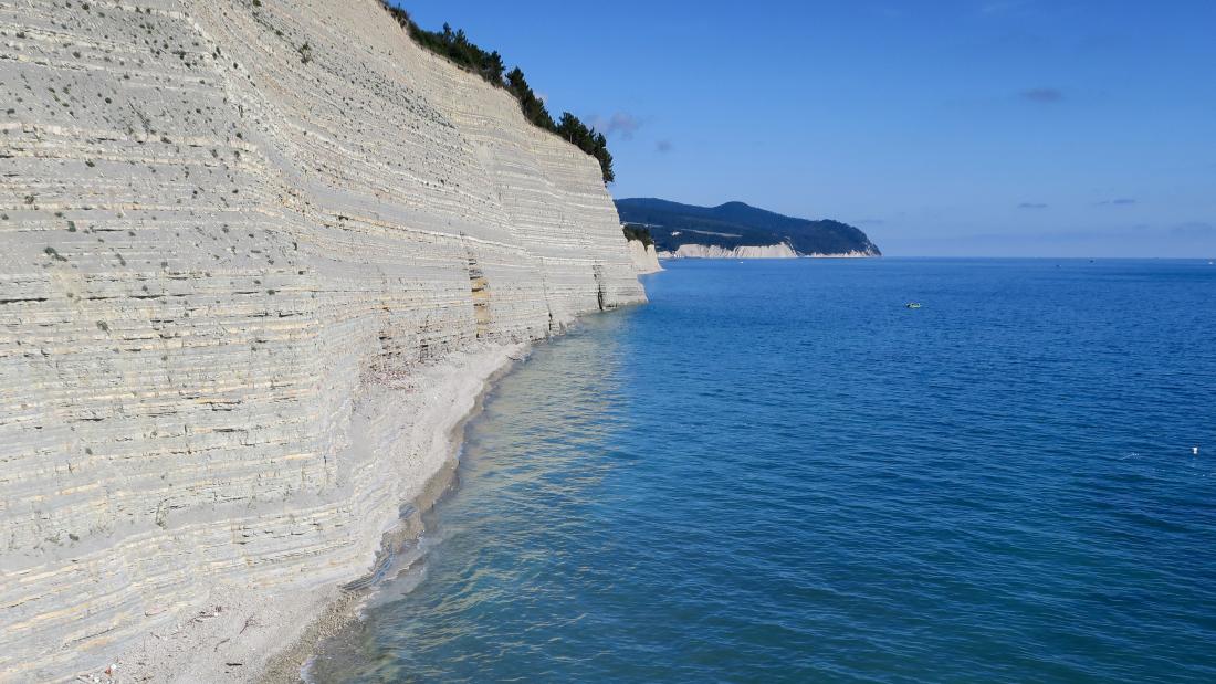 An rock ocean cliff edge