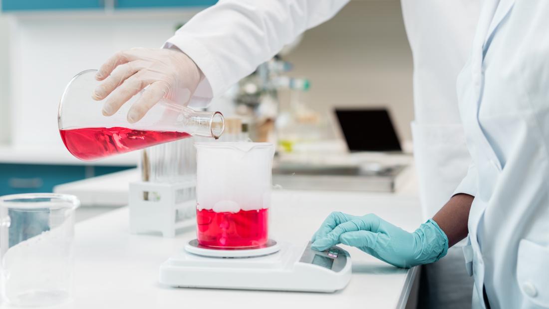 Students working in chemistry lab 