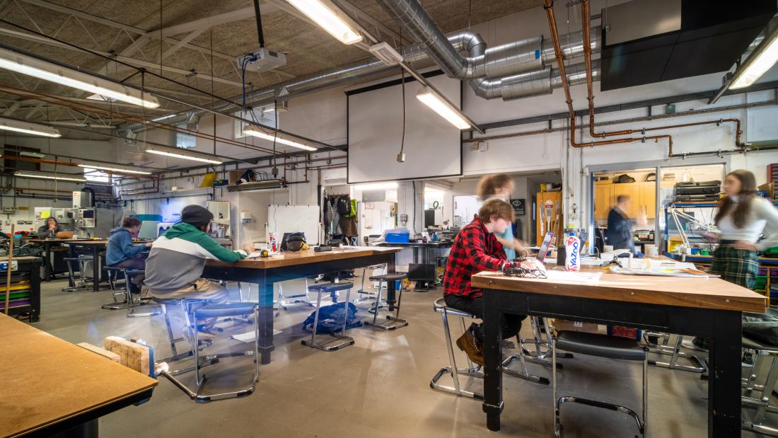 Wide angle of workshop with students