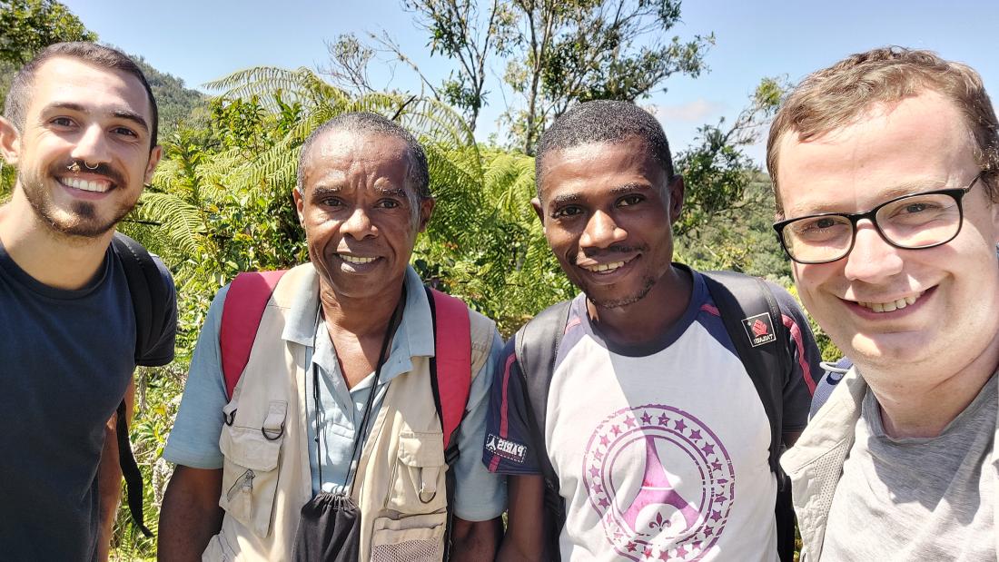 A group of Dahari staff members