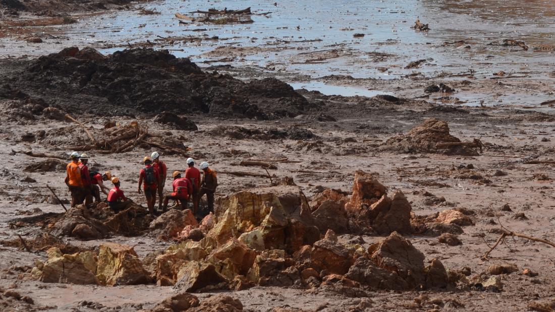 small figures in foreground, in mud.