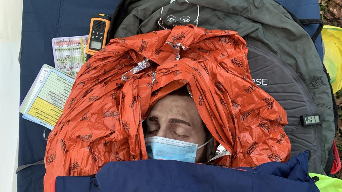 Image of a mannequin set up to demonstrate emergency care in remote areas 