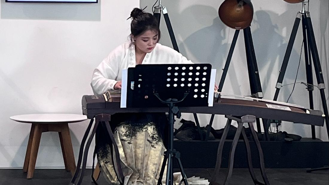 Guzheng performance