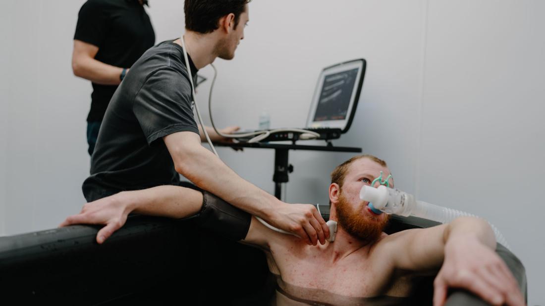 water immersion bath with breathing apparatus