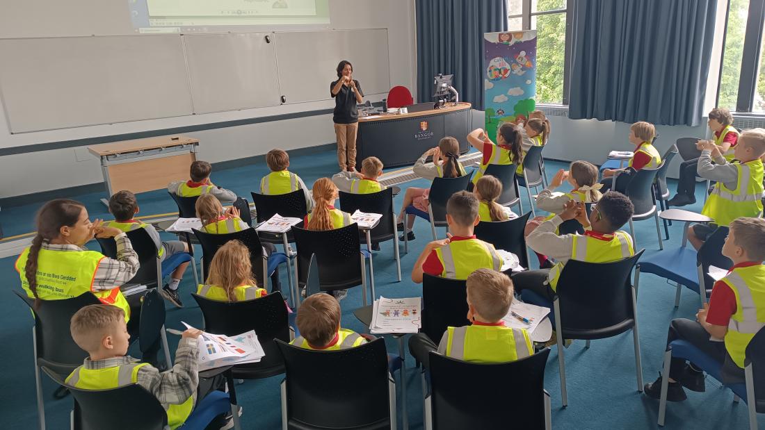 Sesiwn ysgol BSL