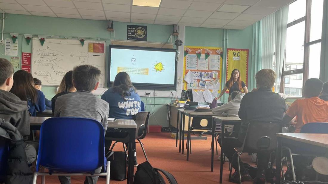students learning how to count in Mandarin 