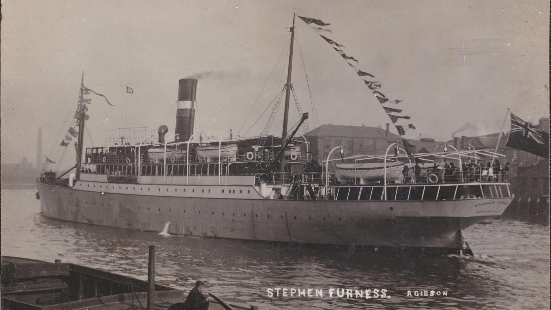 Cerdyn post ffotograffig gan Gibson o’r stemar Stephen Furness (1910-1917), rhif categori 669301 o wefan www.Shipping-Postcards.com