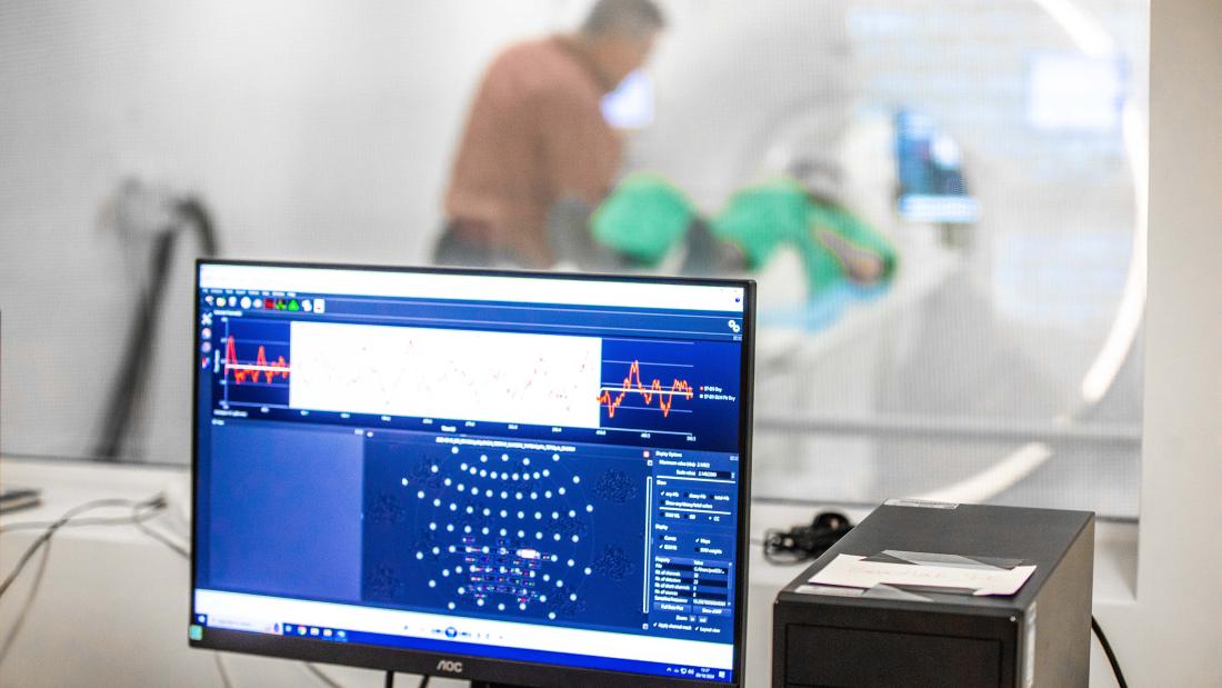 Neuroimaging monitor