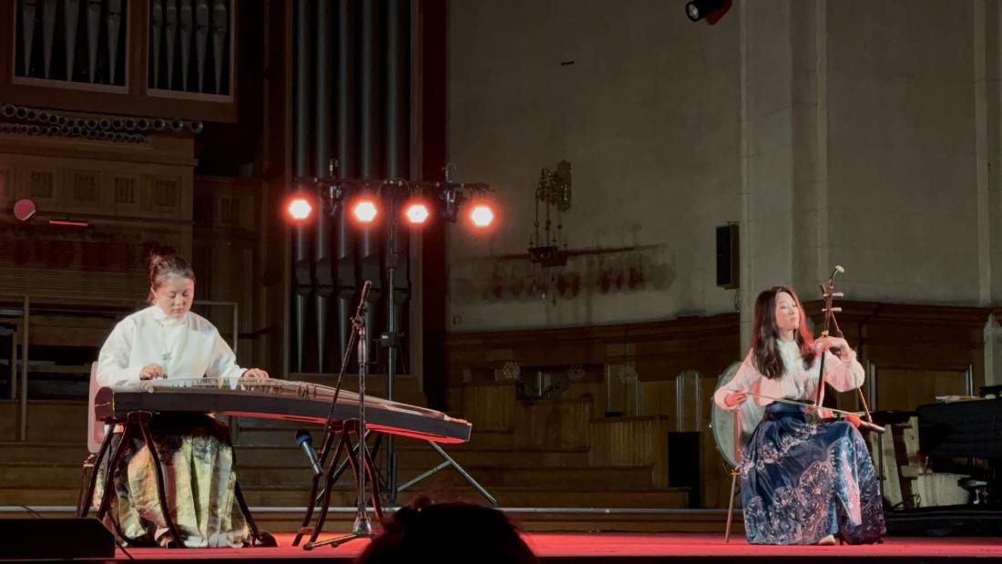 Erhu and guzheng perfomance