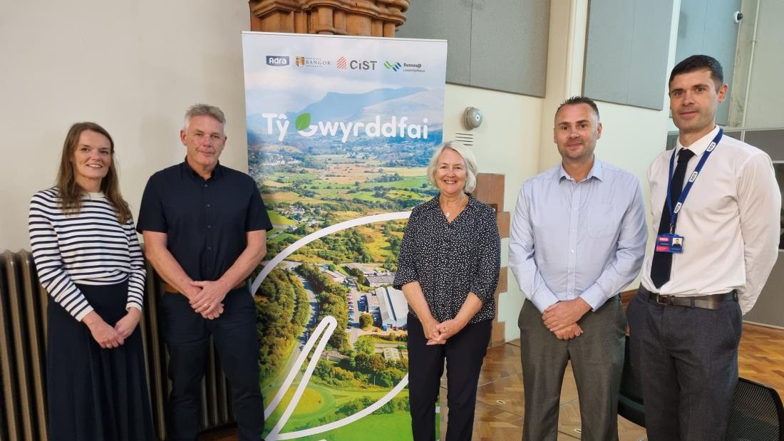 From right to left: Gwenllian Roberts (GLlM) Iwan Trefor Jones (Adra) Siân Gwenllian (MS Arfon) Sion Hughes (Adra) Rhys Roberts (Tŷ Gwyrddfai Manager)