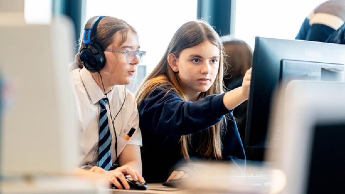 Girls IT lesson