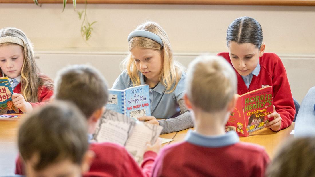 Calon Cymru children reading