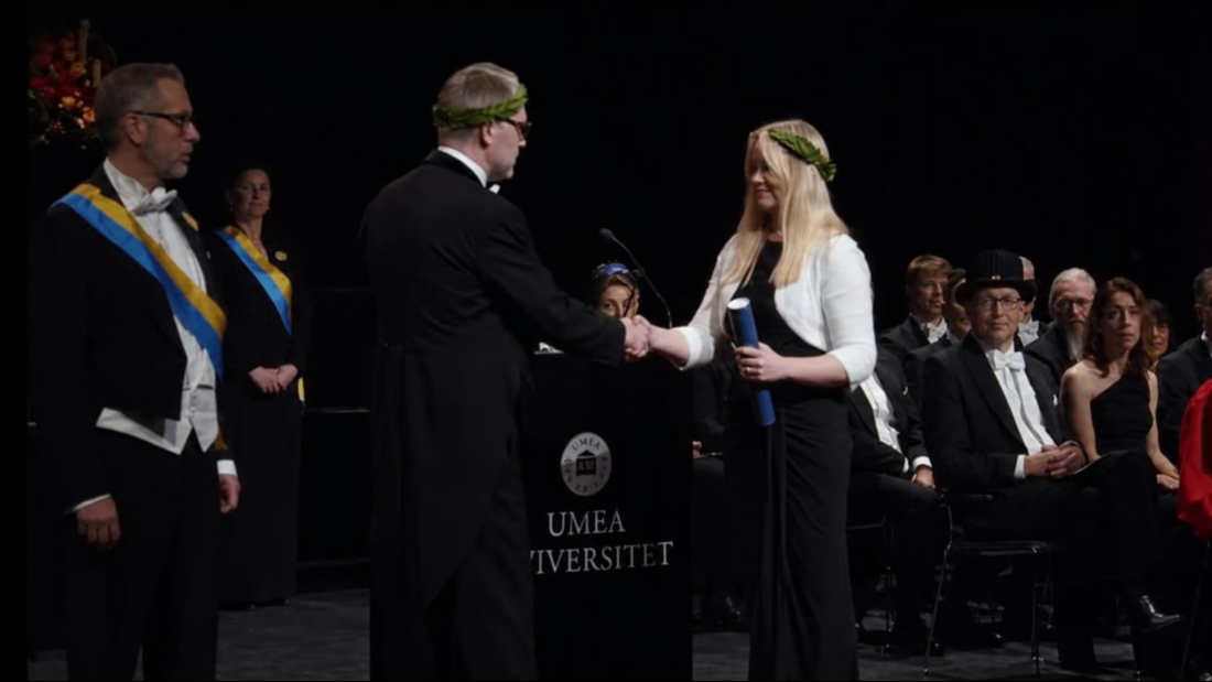 Enlli Thomas receives honarary degree from Umea University