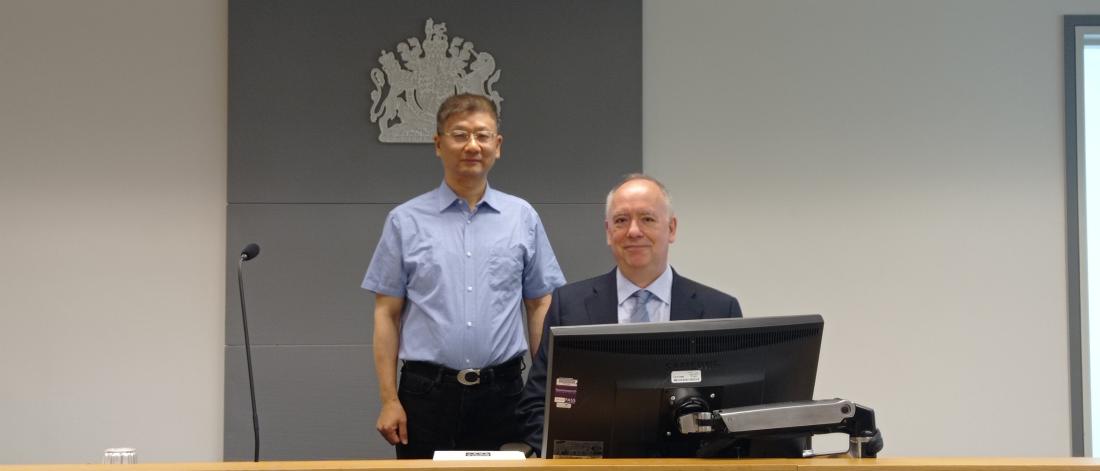 Y Barnwr Dr Zhen Tang 
