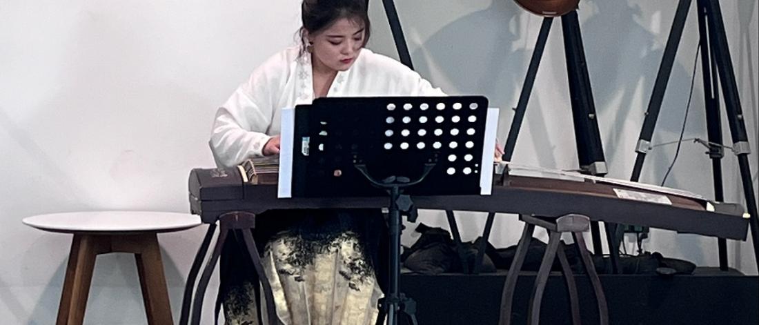 Guzheng performance