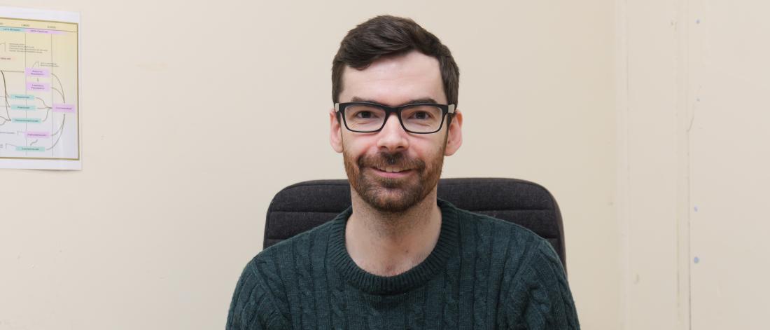 Llun o Dr Gareth Evans-Jones,  Darlithydd mewn Athroniaeth, Moeseg a Chrefydd