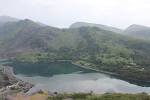 a picture of Snowdonia lake 