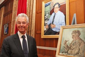 Lord Krebs with the Portrait of Sir Robert Edwards