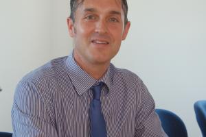 Yr Athro Carl Hughes, Pennaeth yr Ysgol Gwyddorau Addysg