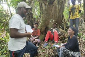 A group of Dahari staff members