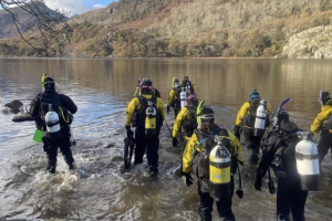 Image of divers about to go diving 