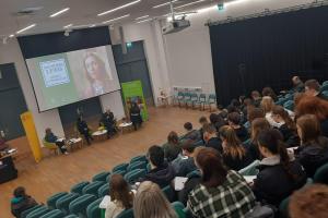 Cyflwyniad yn ddarlithfa / Presentation in Lecture theatre