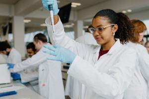 Biomedical Science Student working in a lab