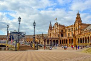  Golygfa Seville yn Sbaen