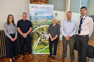 From right to left: Gwenllian Roberts (GLlM) Iwan Trefor Jones (Adra) Siân Gwenllian (MS Arfon) Sion Hughes (Adra) Rhys Roberts (Tŷ Gwyrddfai Manager)
