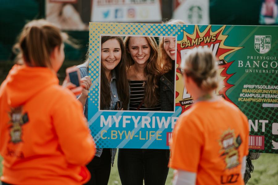 Students talking to the Campus Life crew during Welcome Week