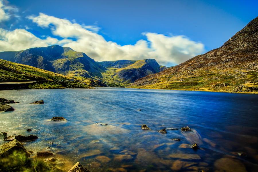 Landscape of a lake and mountains.