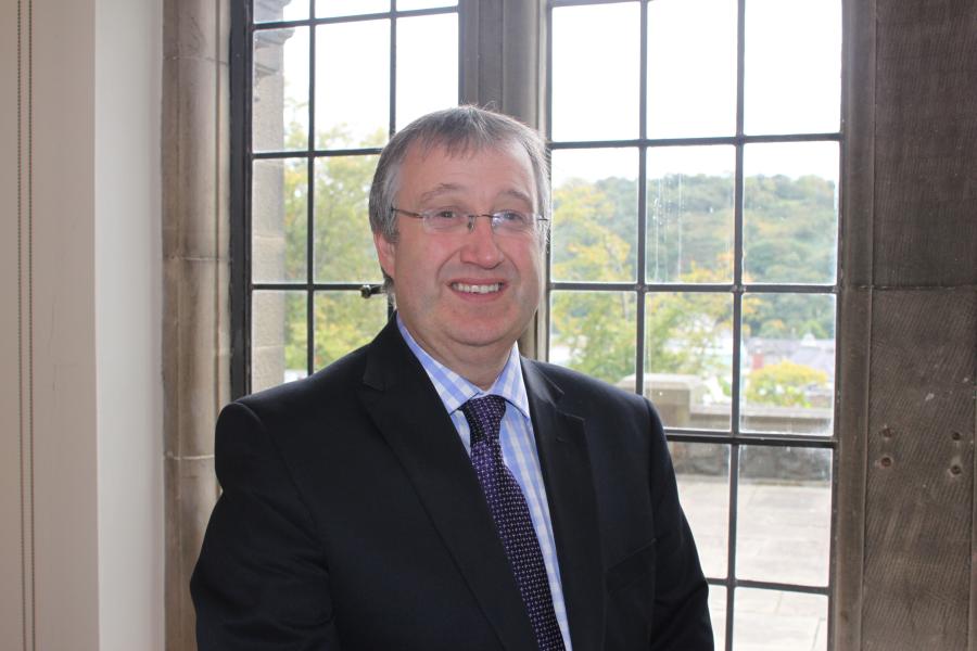 Dr Kevin Mundy