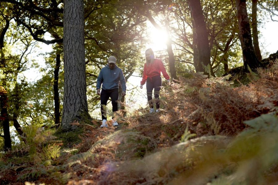 Myfyrwyr Bangor yn crwydro Parc Cenedlaethol Eryri