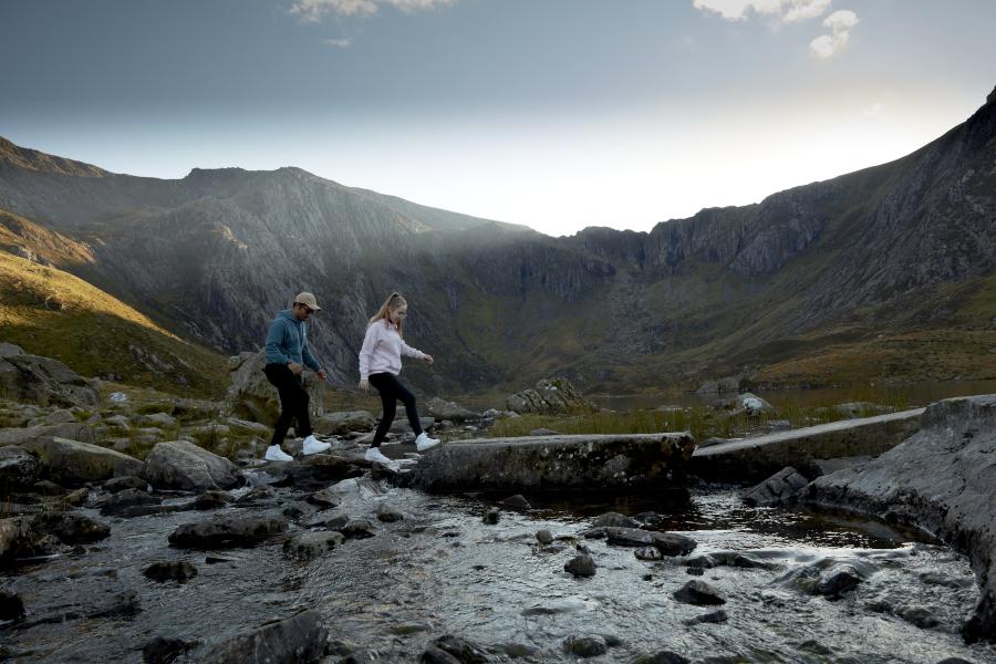 2 students walking in Cwm Idwal