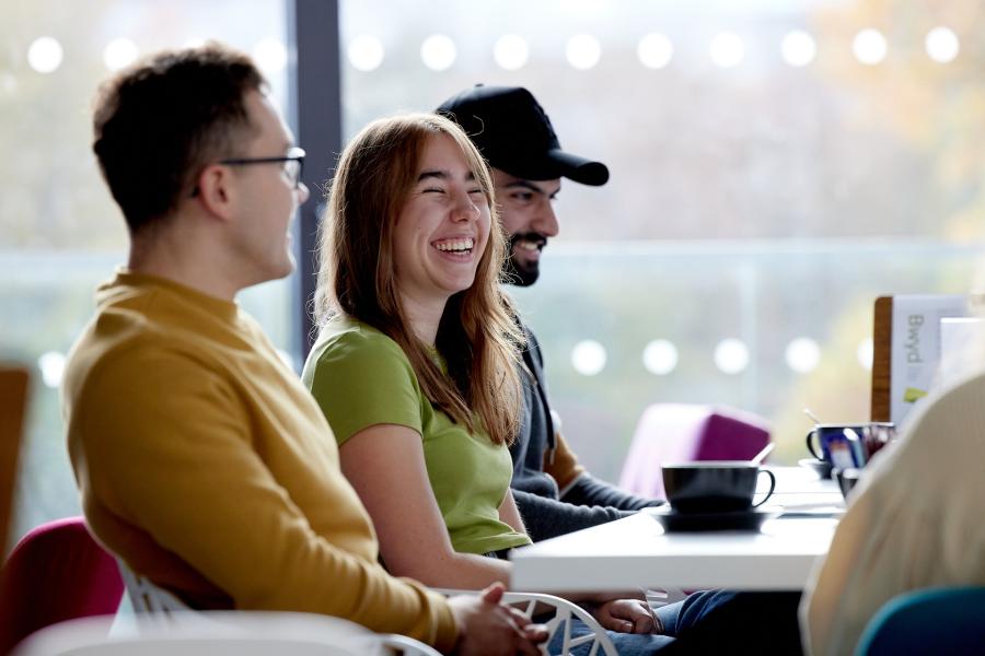 Students in Cegin Cafe, Pontio