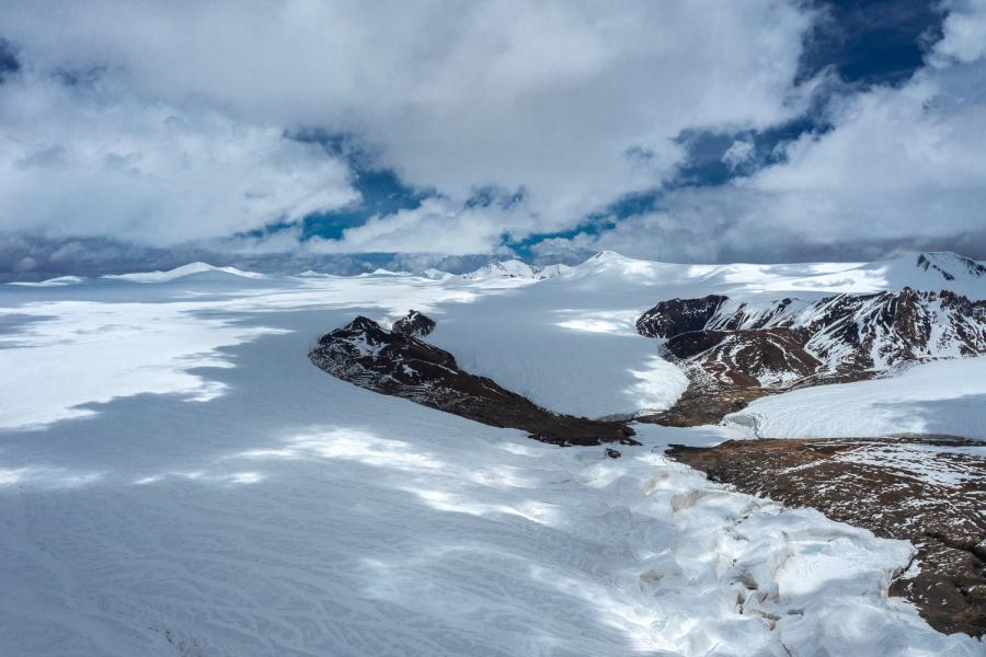 Retreating glaciers on the Tibetan plateau