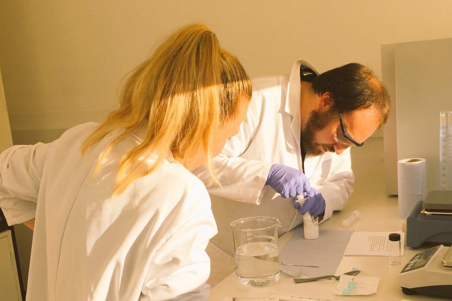 Prof. Simon Middleburgh and Dr. Iuliia Ipatova at the laboratory performing research into new fuel material