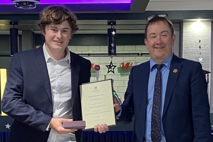 Ollie Hensman-Crook receiving his award from Dr Iestyn Pierce (Head of School)