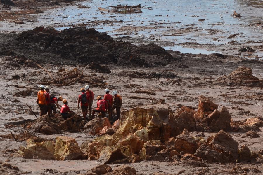 small figures in foreground, in mud.