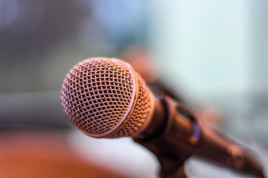 close-up photo of a microphone