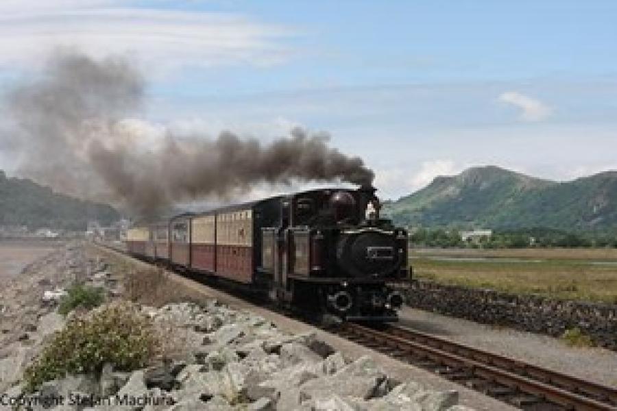 an image of the steam, train on snowdon tracks