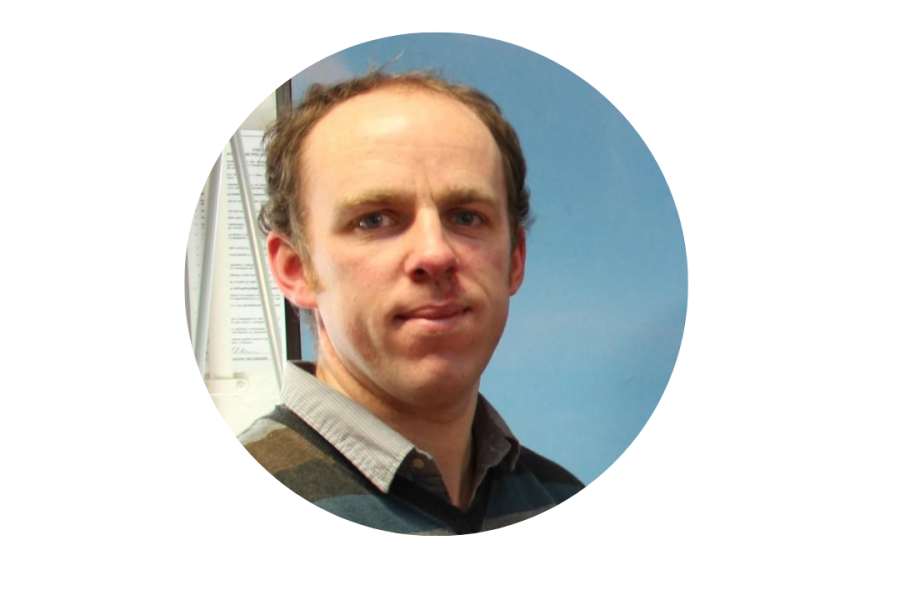 Llun pen a sgwyddau o Dr Prysor Williams