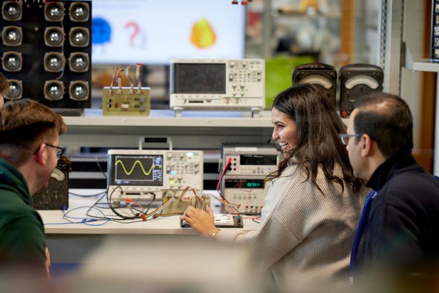 Students studing in an Electronics Engineering Lab