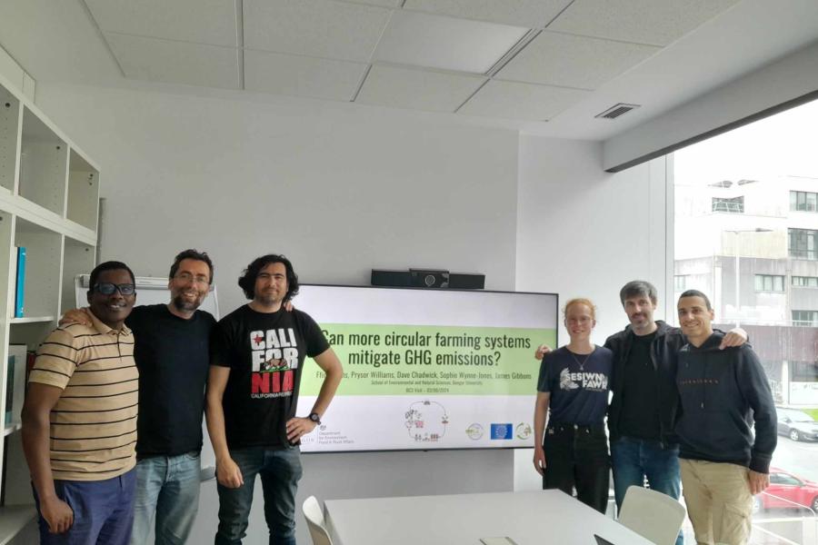 Ffion collaborating with partner researchers at the Basque Centre for Climate Change within the CircAgric-GHG project.