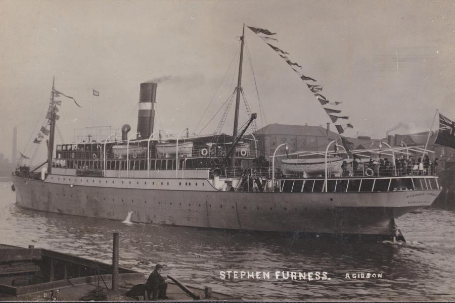 Cerdyn post ffotograffig gan Gibson o’r stemar Stephen Furness (1910-1917), rhif categori 669301 o wefan www.Shipping-Postcards.com