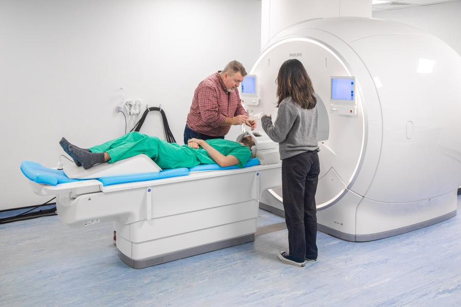 Student, lecturer and patient in the scanner